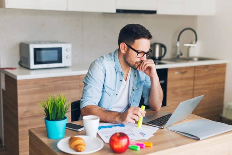 Employee working in a remte setting in his laptop